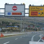 Zbog bure brojni problemi u cestovnom i brodskom prometu